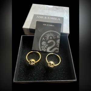 Skull earrings
